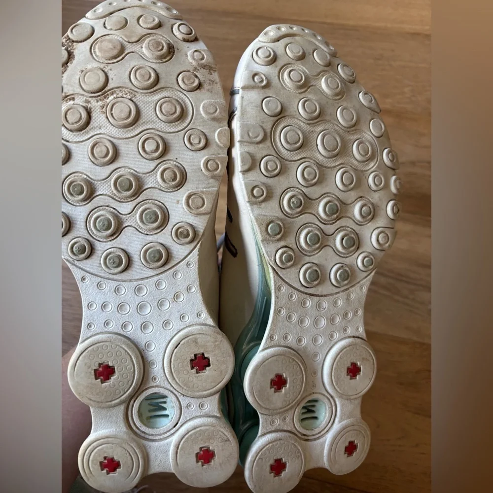 NIKE SHOX white/mint/red/charcoal size 10